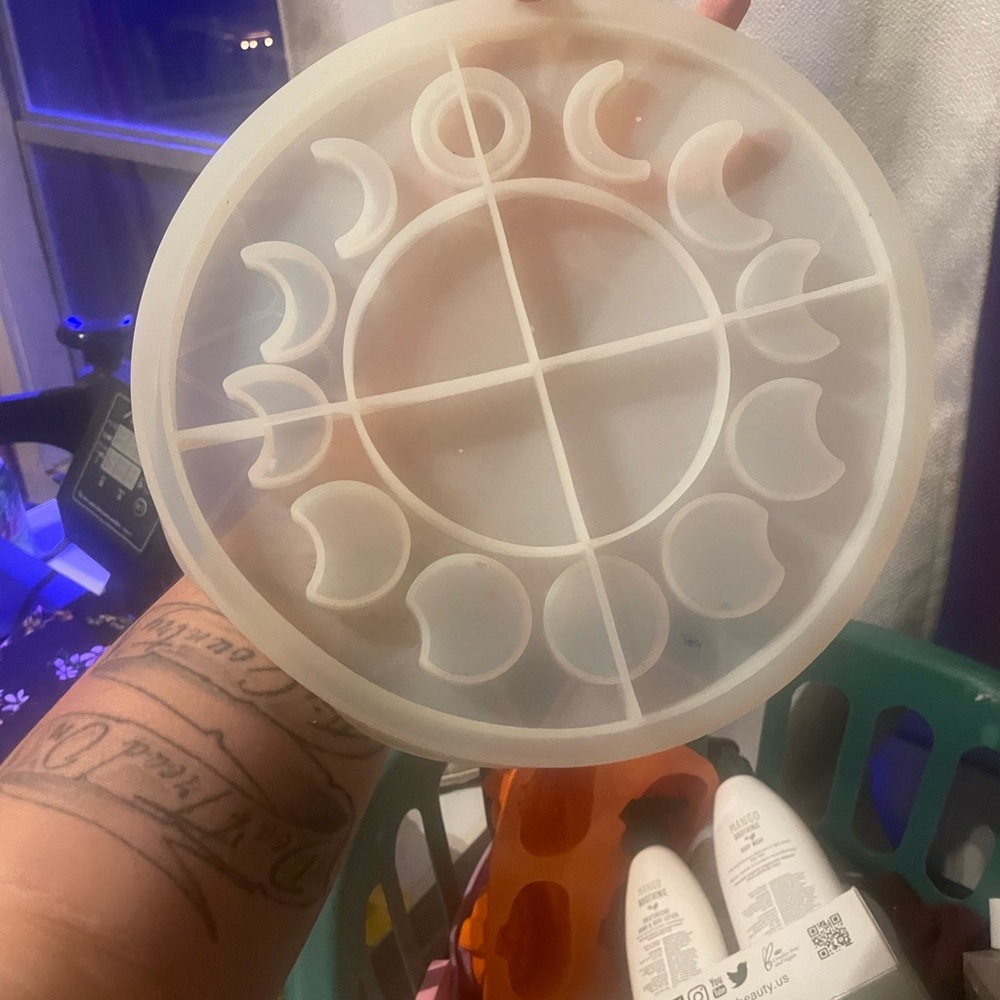 Resin mold